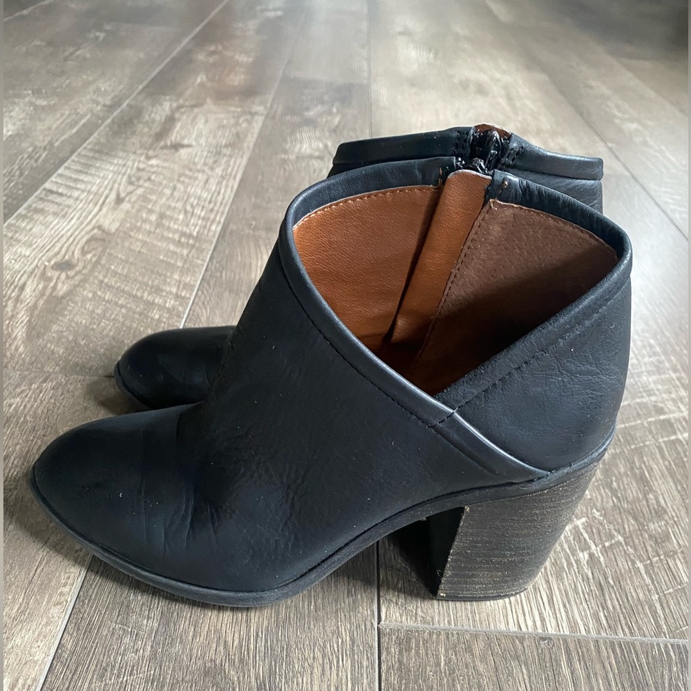 Lucky Women's Leather Ankle Boots in Size 8.5